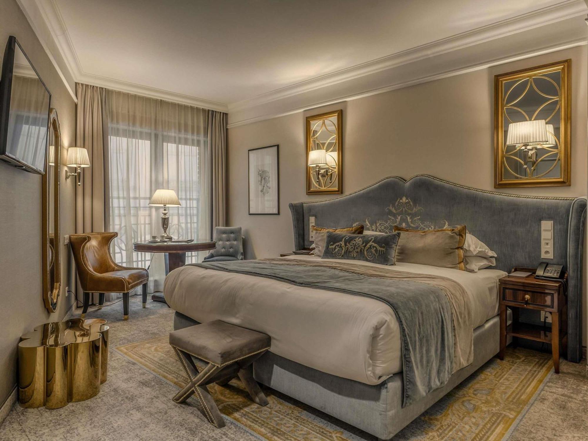 Deluxe King Room